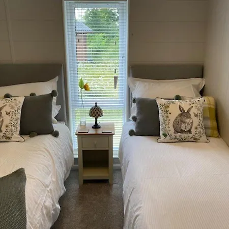 Hollicarrs - Sunflower Lodge